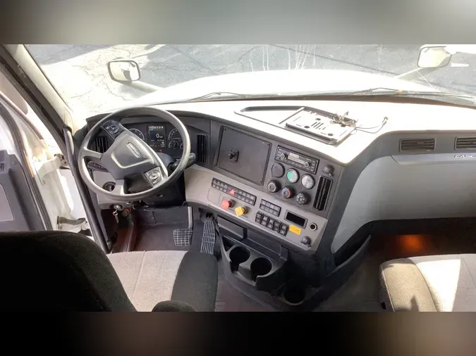 2020 Freightliner Cascadia 126592c299312fe0de8bdacf46d0774382c