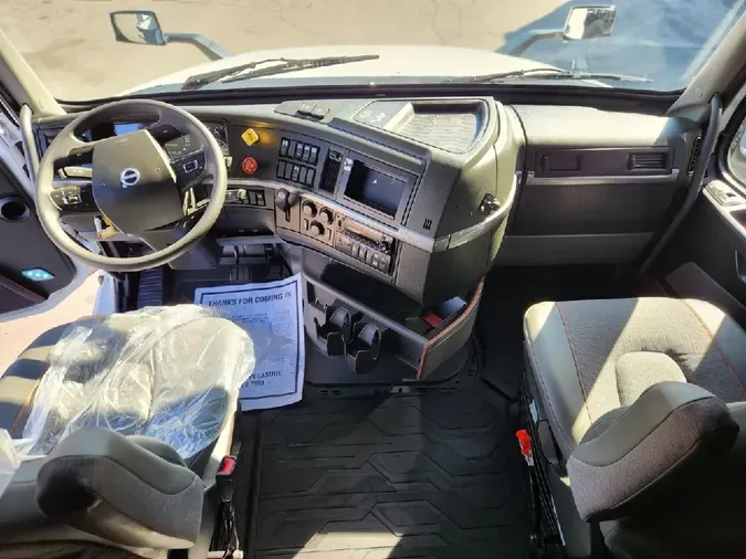 2024 VOLVO VNL64T760