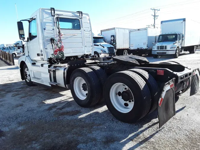 2017 VOLVO VNL64TRACTOR