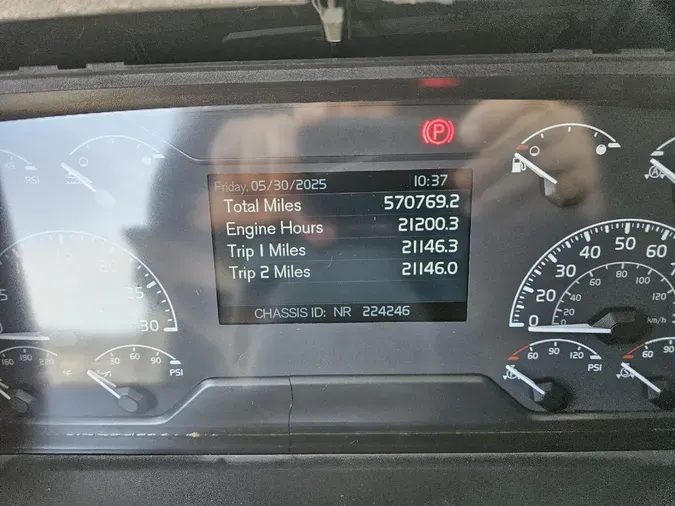 2020 VOLVO VNL64T760