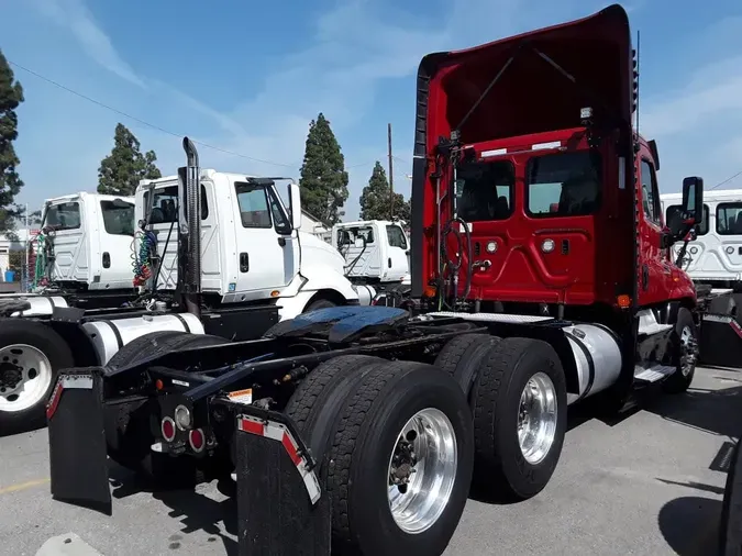 2020 FREIGHTLINER/MERCEDES CASCADIA 125
