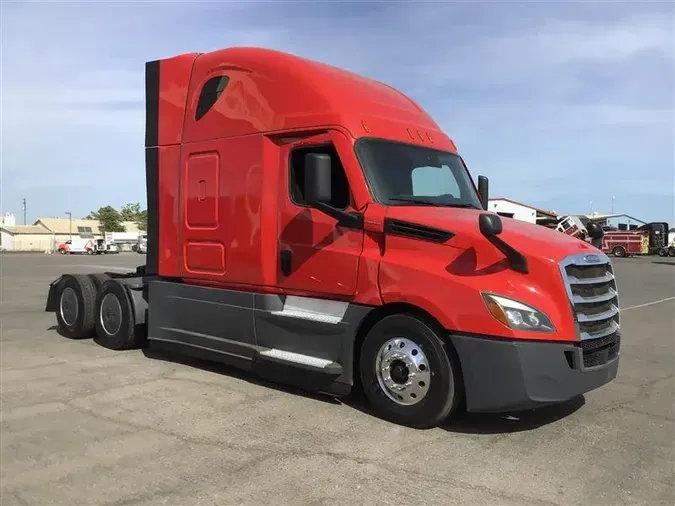 2021 FREIGHTLINER CA126