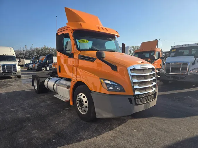 2019 FREIGHTLINER/MERCEDES NEW CASCADIA 126