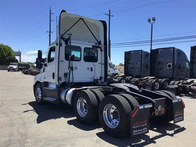 2021 FREIGHTLINER CA126