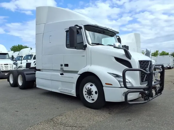 2020 VOLVO VNR64T-640