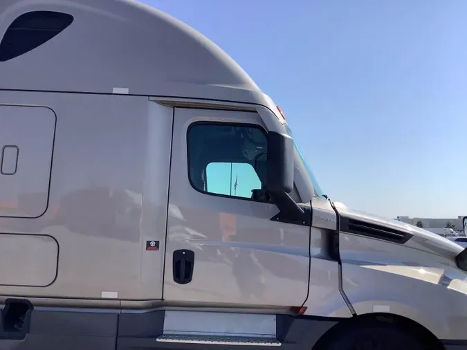 2023 Freightliner Cascadia 12659551ffd3d18d8555805fb0b9c5f9b25