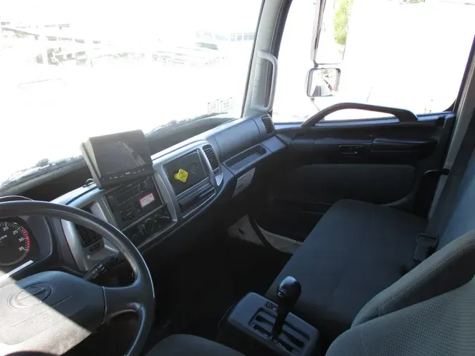2017 HINO 338