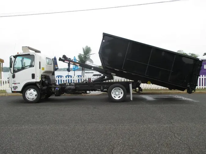 2019 ISUZU NRR