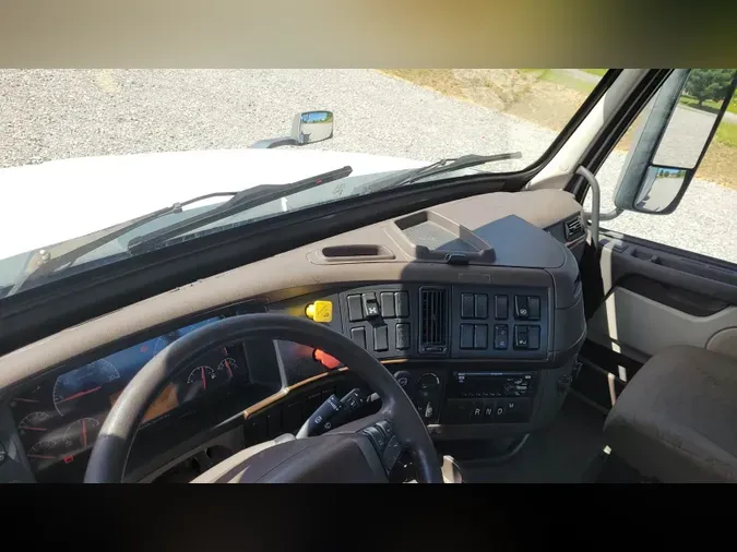 2018 Volvo VNL300