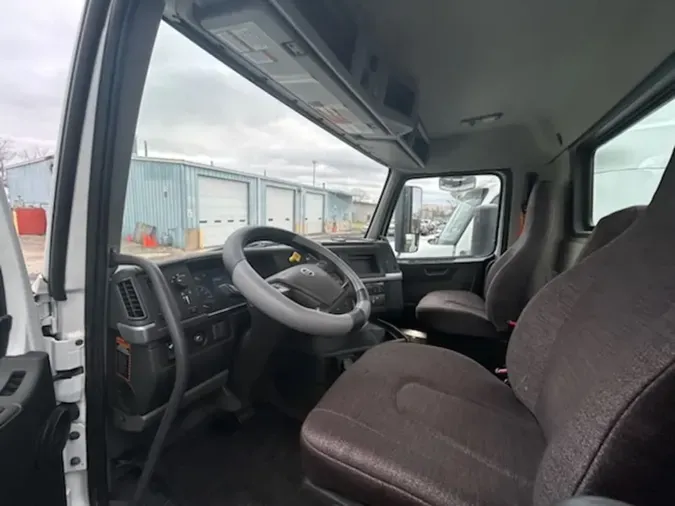 2019 VOLVO VNL64T-300