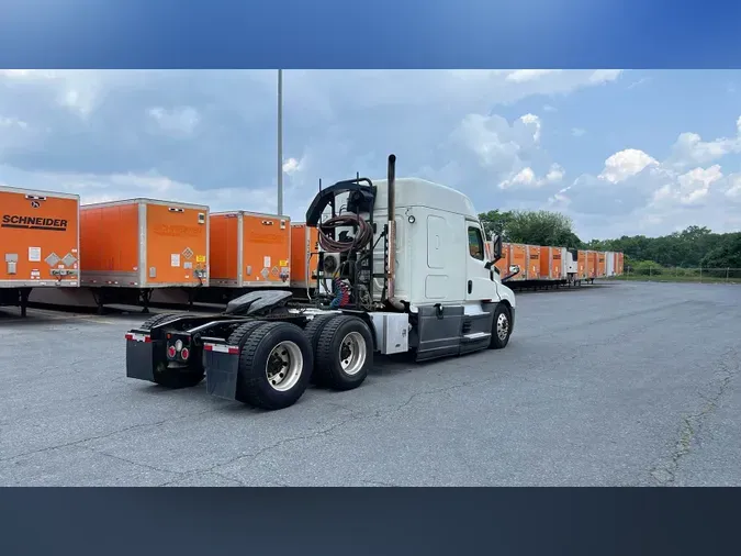 2021 Freightliner Cascadia 126