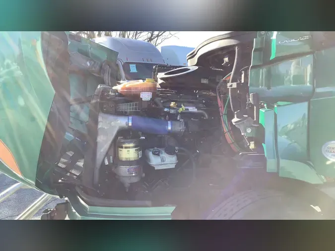 2019 Freightliner Cascadia 126