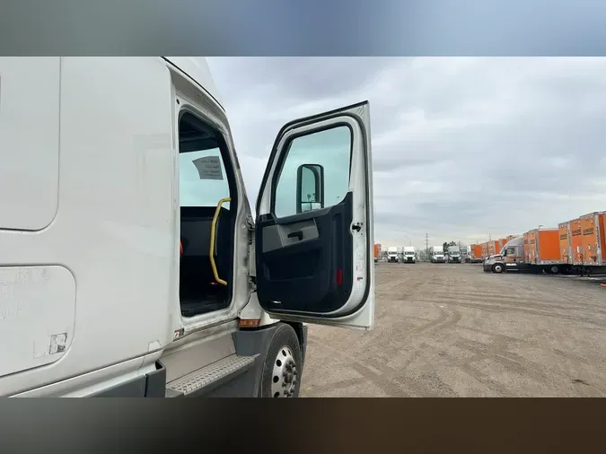 2022 Freightliner Cascadia 126