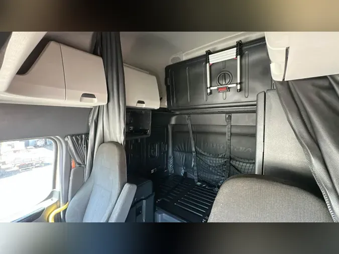 2024 Freightliner Cascadia 126