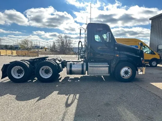 2017 Freightliner X12564ST