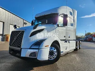 2022 VOLVO VNL64T760