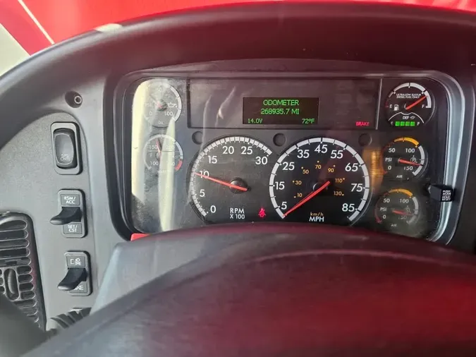 2018 FREIGHTLINER M2 106
