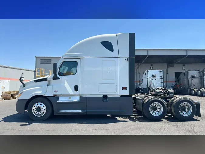 2023 Freightliner Cascadia 126