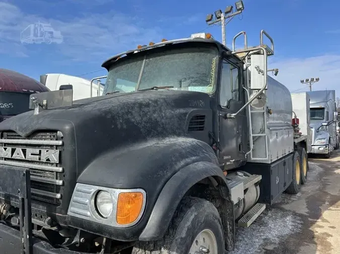 2004 MACK GRANITE CV713