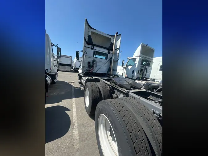 2019 VOLVO VNL64T-300