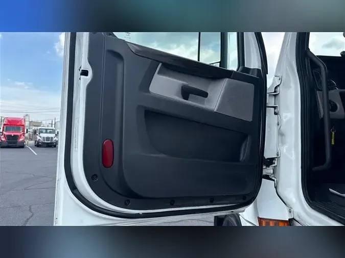 2019 FREIGHTLINER CA126