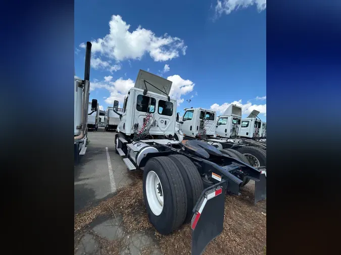 2020 FREIGHTLINER NEW CASCADIA 116