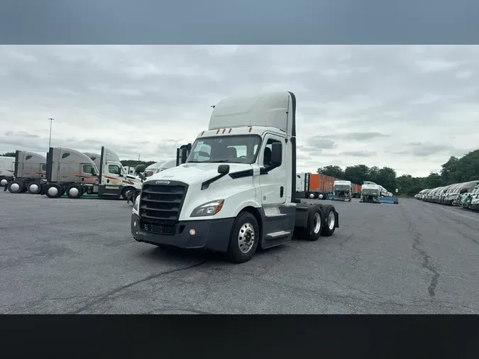 2020 Freightliner Cascadia 126