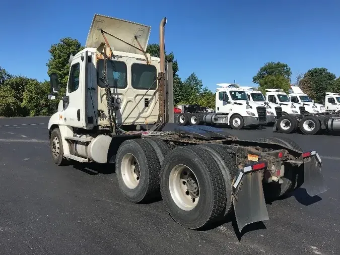 2016 Freightliner X12564ST