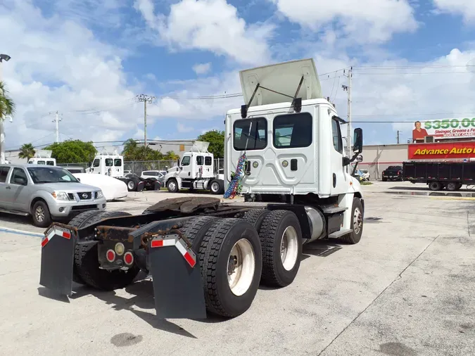 2016 FREIGHTLINER/MERCEDES CASCADIA 125