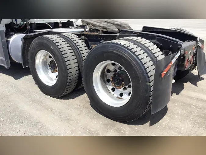 2020 Freightliner Cascadia 126