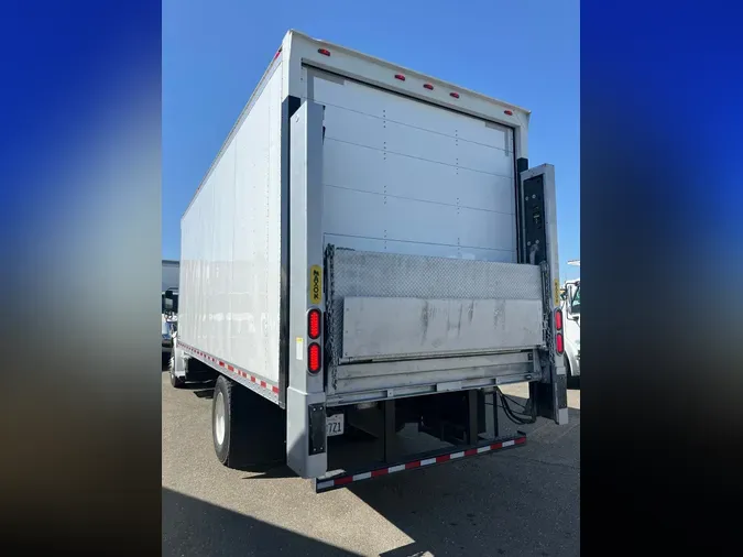 2017 FREIGHTLINER/MERCEDES M2 106