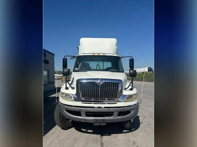 2004 INTERNATIONAL 4400
