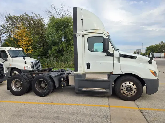 2020 Freightliner Cascadia 126