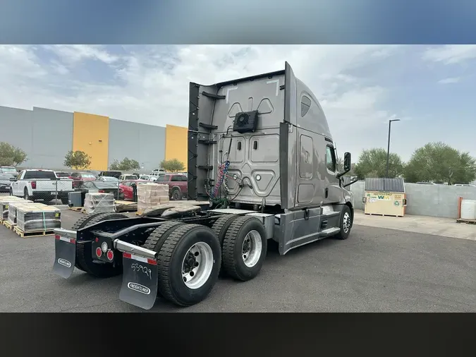 2023 Freightliner Cascadia 126598e0b2c149e9ffdc413f2f977293d90