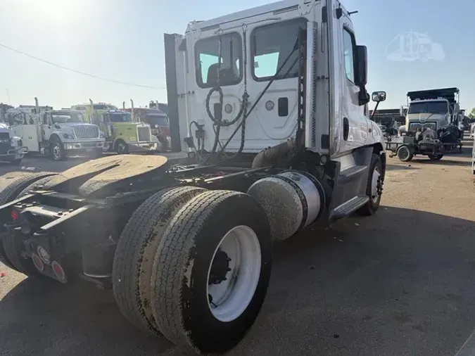2016 FREIGHTLINER CASCADIA 12559910b96a42a92efe3b2f1351590df92