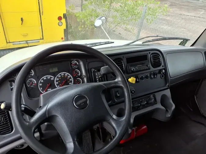 2016 FREIGHTLINER/MERCEDES M2 106