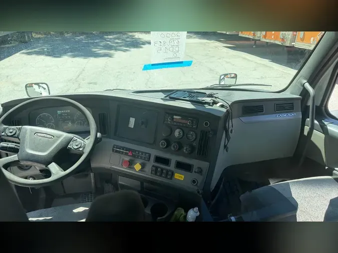 2020 Freightliner Cascadia 126