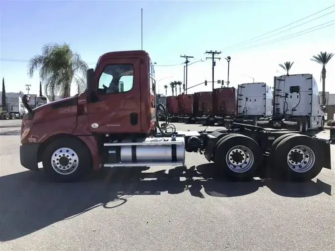 2020 FREIGHTLINER CA126