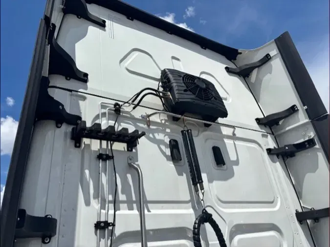 2021 Freightliner Cascadia 126