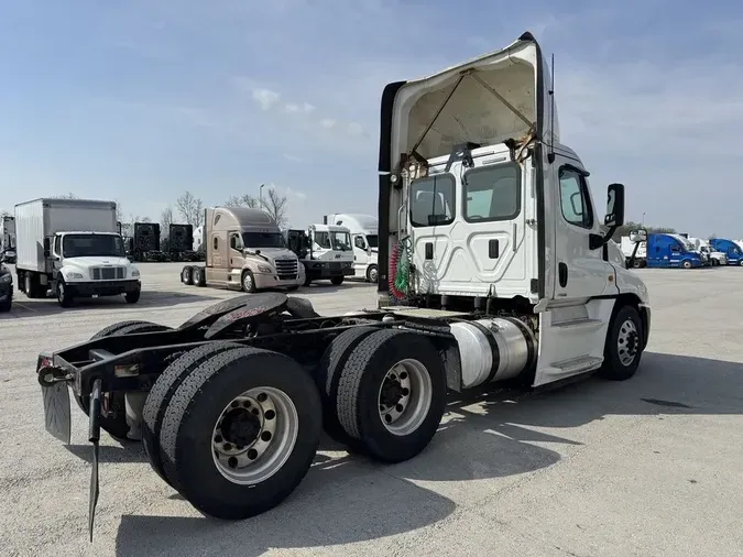 2016 Freightliner Cascadia