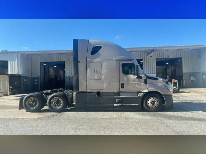 2022 Freightliner Cascadia 126