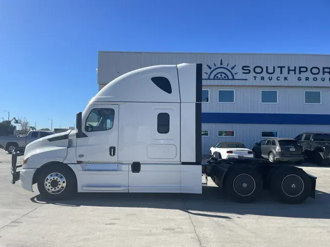 2021 Freightliner Cascadia 126