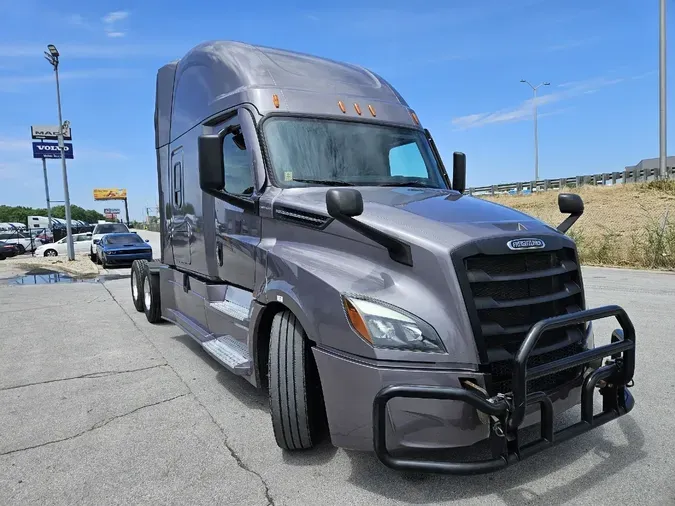 2022 FREIGHTLINER Cascadia 126