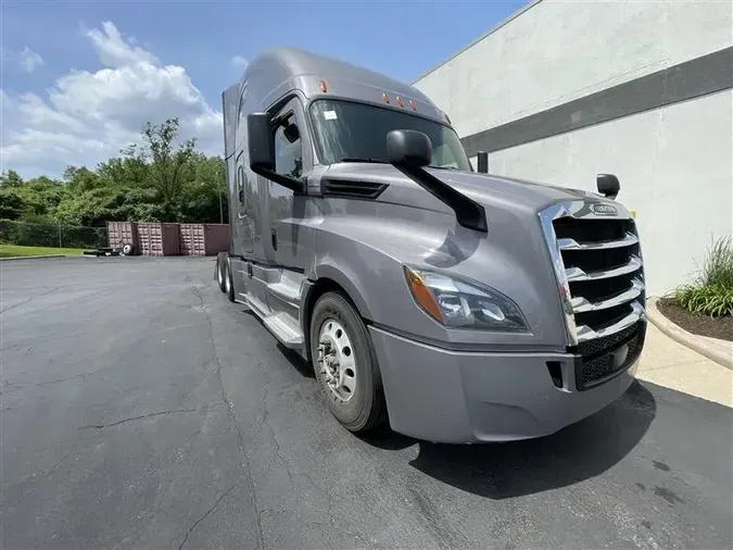 2020 FREIGHTLINER CASCADEVO1