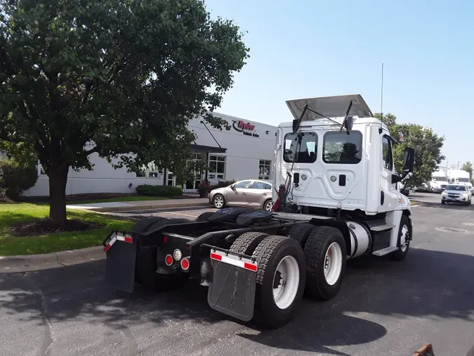 2016 FREIGHTLINER/MERCEDES CASCADIA 125