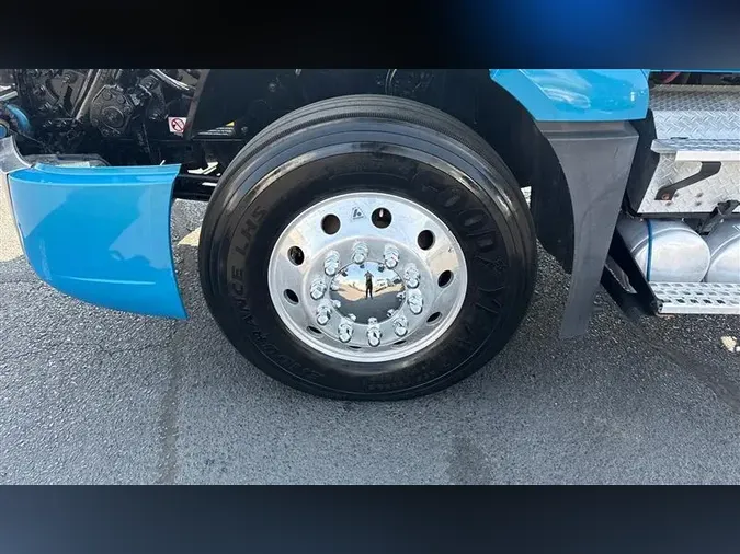 2019 VOLVO VNL300