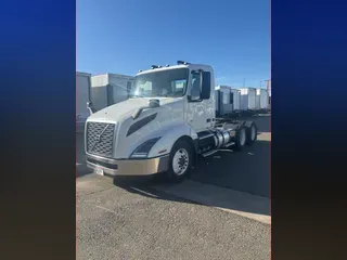 2019 VOLVO VNL64T-300