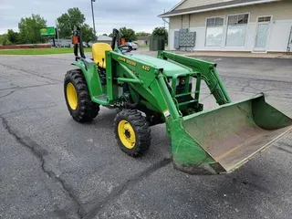2000 John Deere 4300