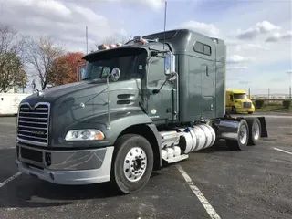 2015 MACK CXU613
