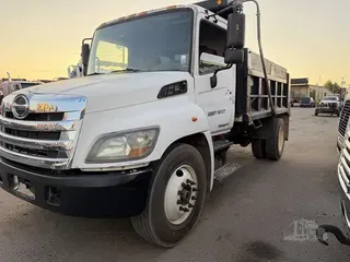 2011 HINO 268
